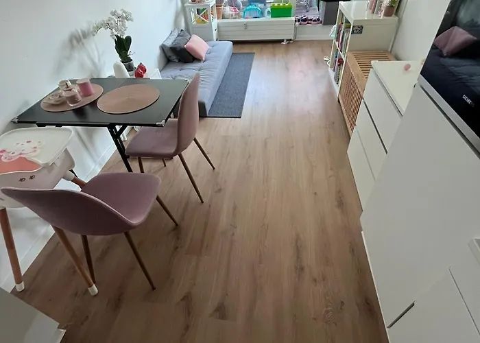 A Beautiful In The Center Of דירה